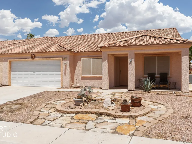 553 Emperor Ln — Photo 1