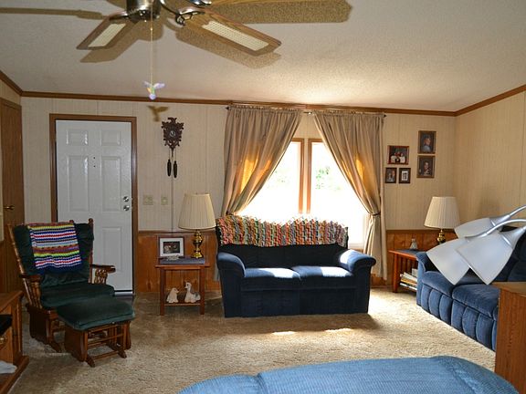 Plenty of spacer for your everyday living or entertaining family and friends.  From the Living room you can see the dining area and the kitchen plus you have easy access to any of the 3 bedrooms or baths. 