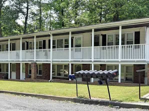 19 Oakwood Dr #19, Wind Gap, PA 18091