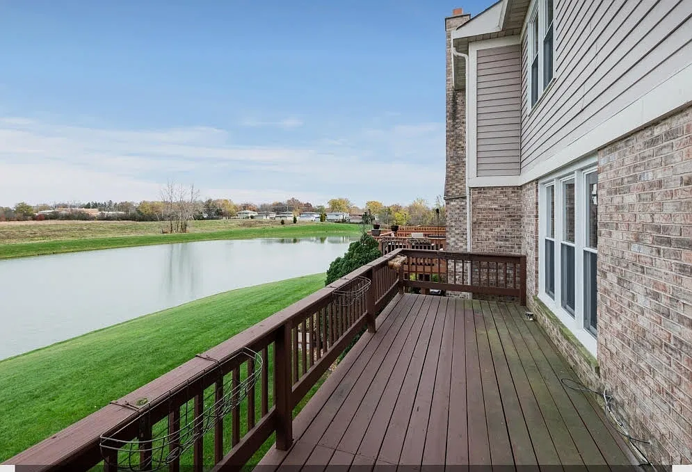 3 bed, 3.5 bath, 2000 sqft, $3,700 — Photo 2