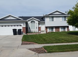 1553 N 2530 W, Clinton, UT 84015