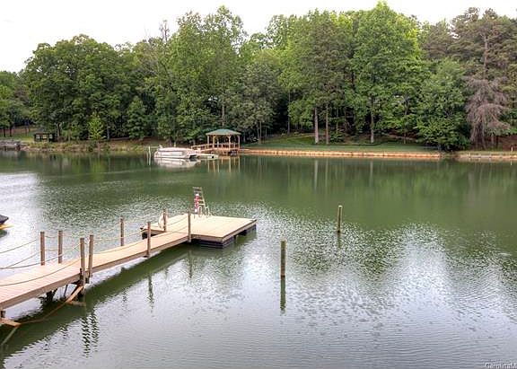 2nd image of 140 Seagrove Ln