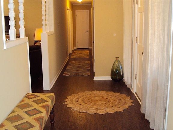 2nd image of 1604 Metzler Ln
