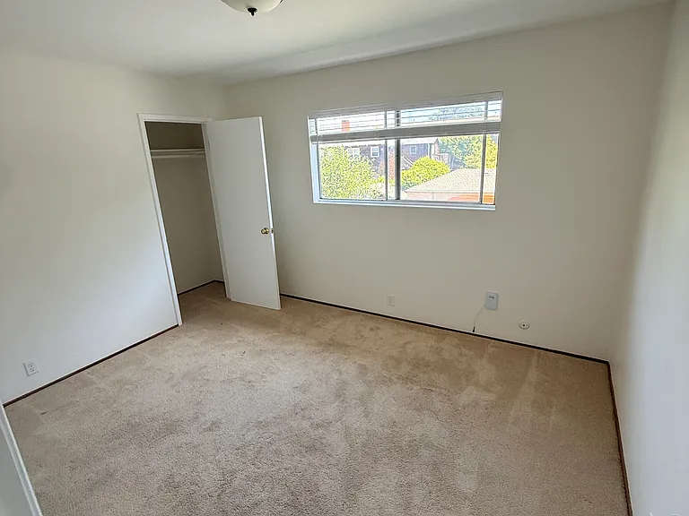 2136 Santa Clara Ave #J — Photo 5