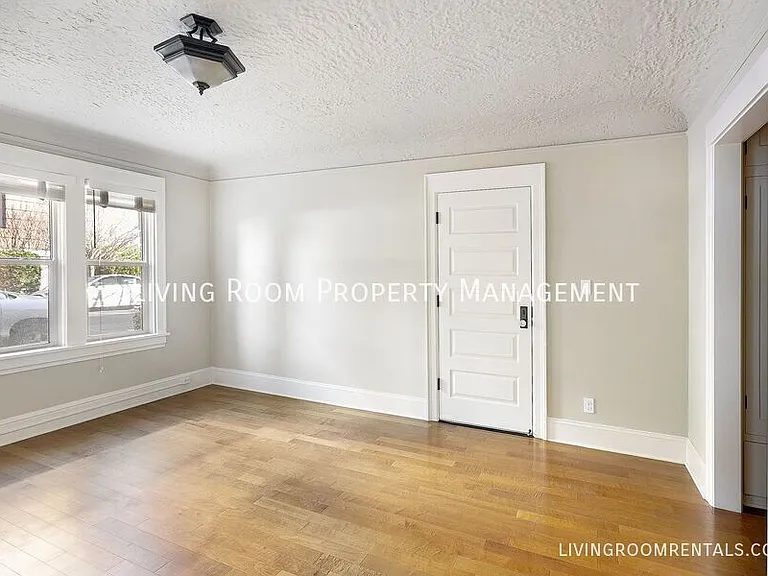 2076 NW Johnson St #104 — Photo 8