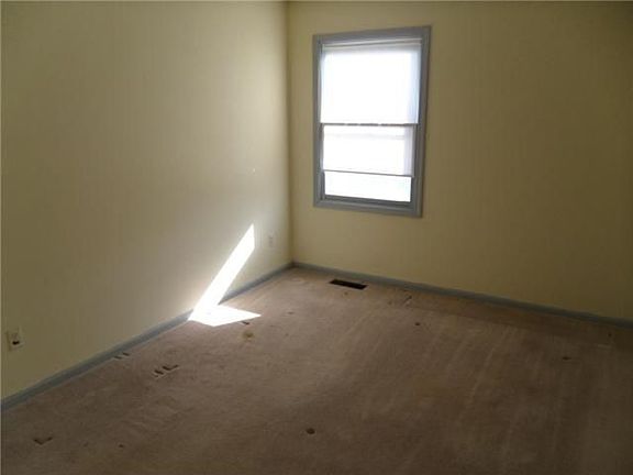 3rd image of 17 Heron Way S