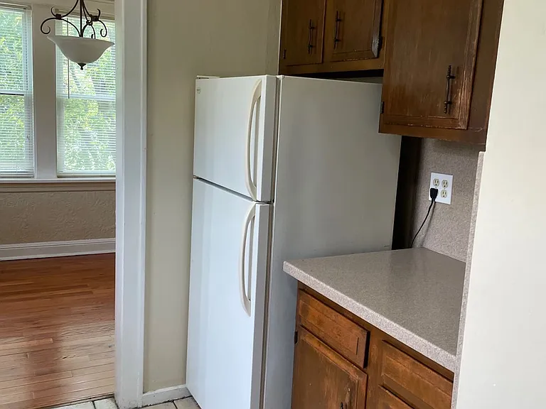 702 W Glen Flora Ave #7 — Photo 5