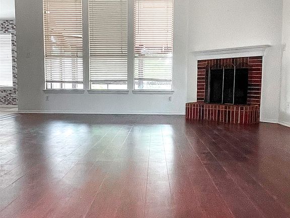 3rd image of 4832 Fox Ridge Ln