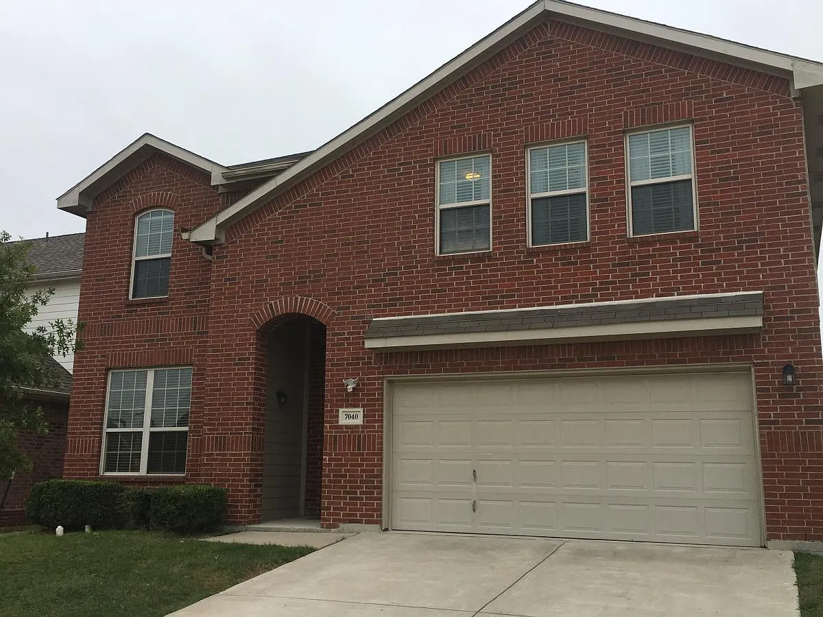 4 bed, 2358 sqft, $2,395 — Photo 1