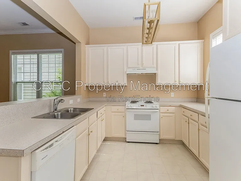 105 Barberry St — Photo 6