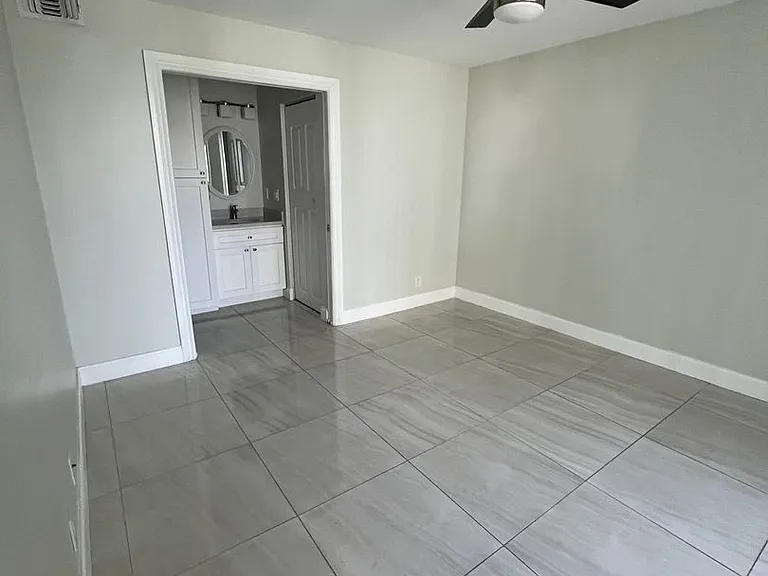 718 Executive Center Dr #23-7-23 — Photo 8
