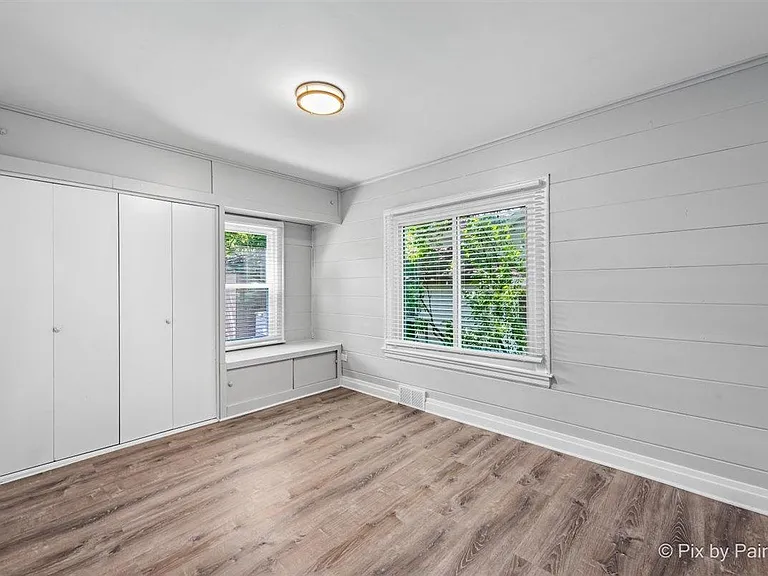 24060 N Lakeside Dr — Photo 17