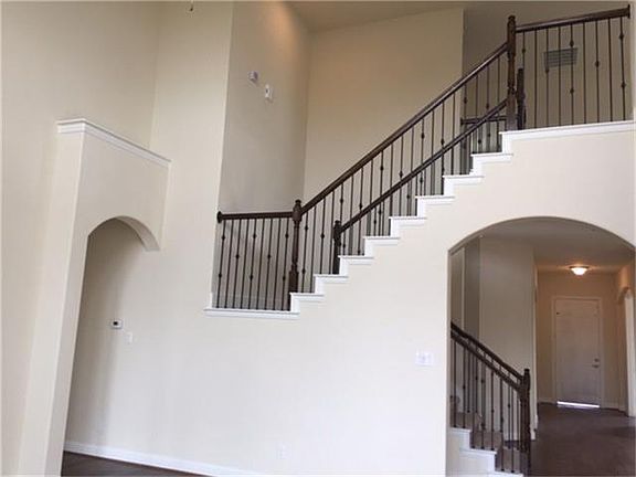 3rd image of 2031 Summer Gardens Ln