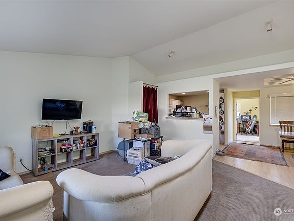 4th image of 13817 51st Drive NE
