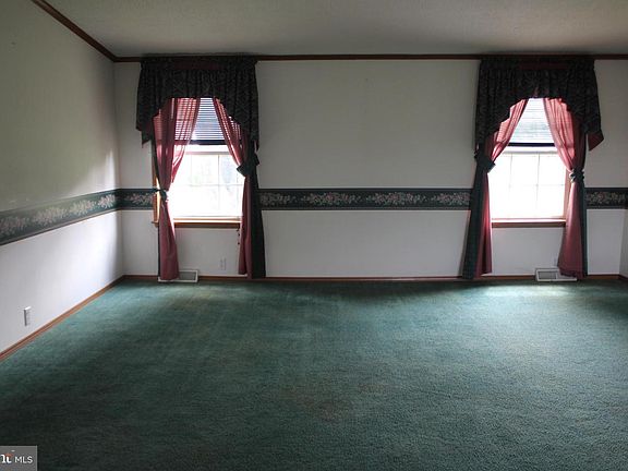 5th image of 39 Oak Ln