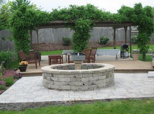 903 Greenleaf Dr, Joliet, IL