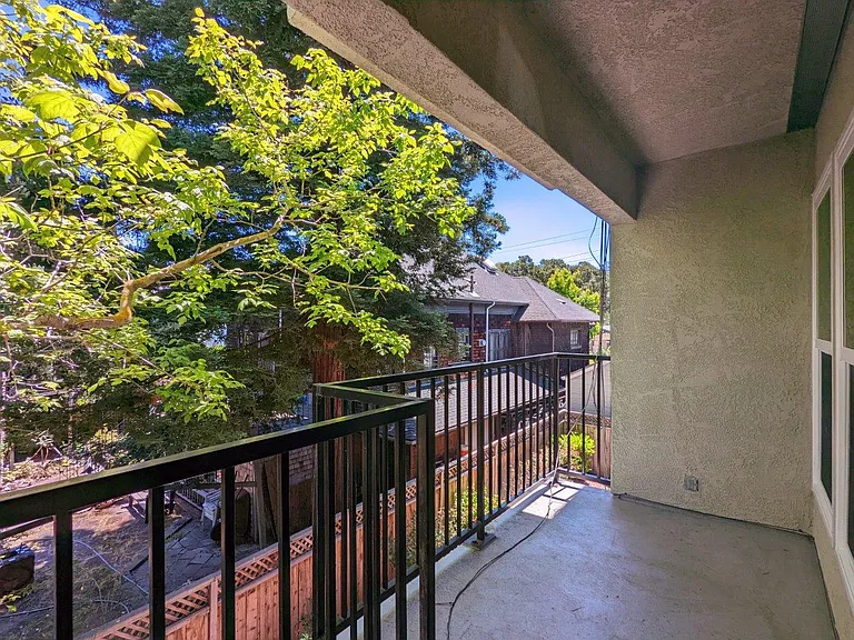 Vanguard Apartments — Photo 19