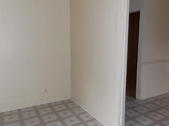 3rd image of 1124 Quarry Ave NW