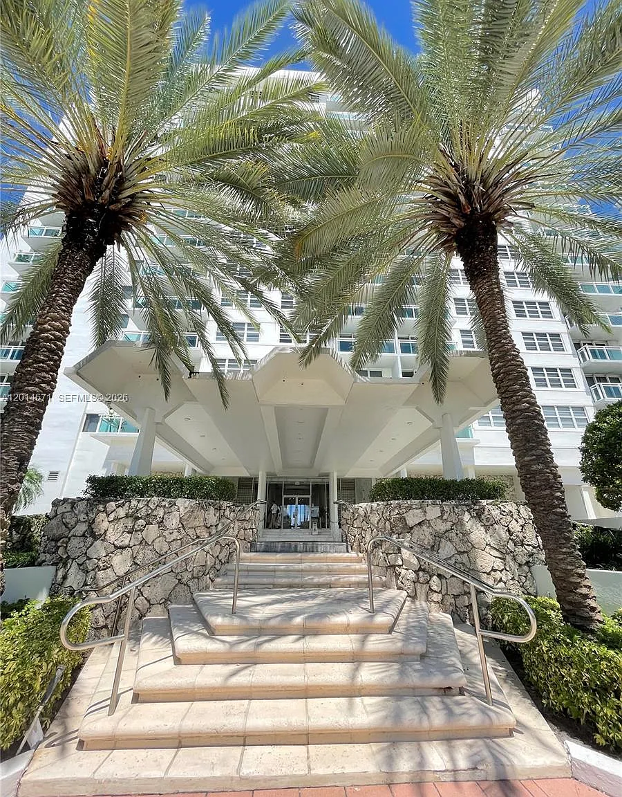 The Collins Condo — Photo 2