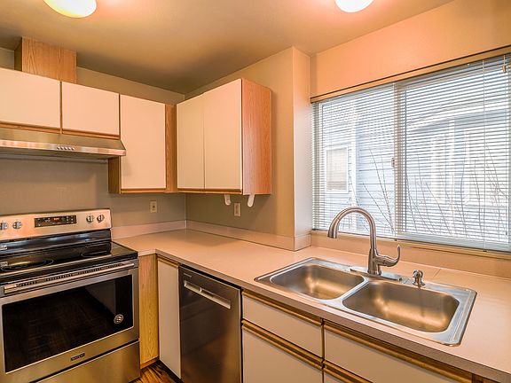2nd image of 651 NE Ellis Way APT D201