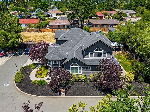 2nd image of 3861 La Vista Court