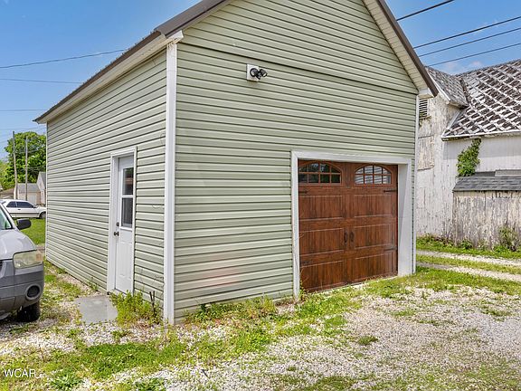 3rd image of 506 W Benton St