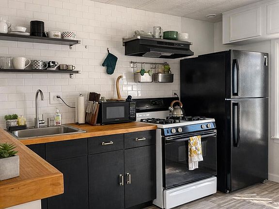 5th image of 6117 Valley View St Space 22