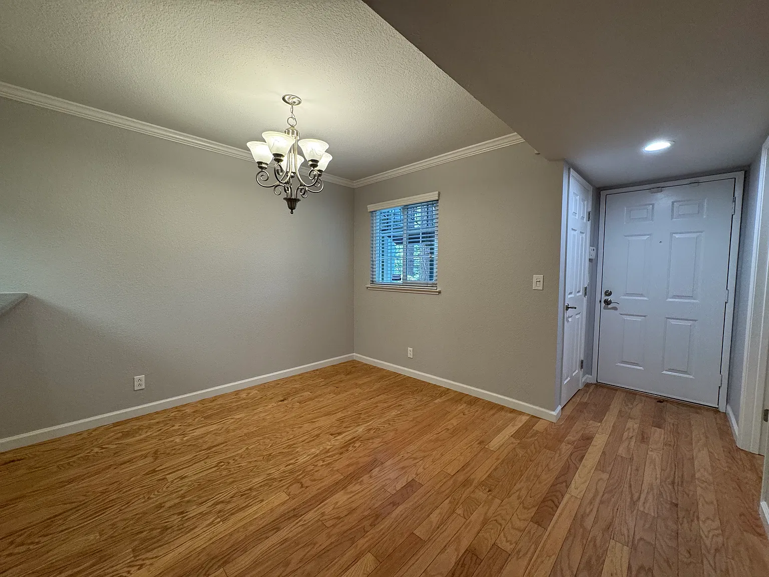 2 bed, 1123 sqft, $2,995 — Photo 4