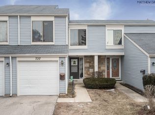 737 Colorado Ct, Carol Stream, IL 60188