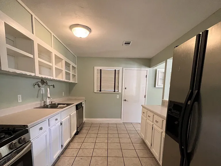 802 Augustine Dr — Photo 8