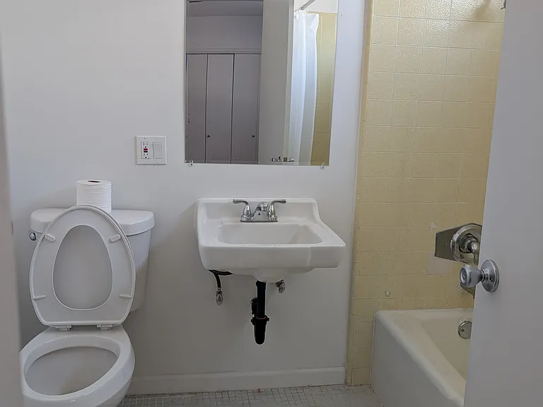 6006 York Blvd #2 — Photo 8