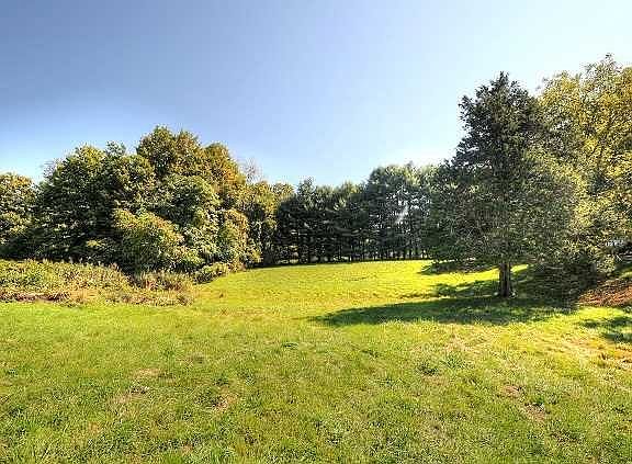 3rd image of Stanford Ct