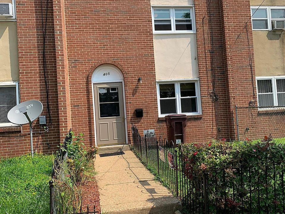 1st image of 405 E 8th St