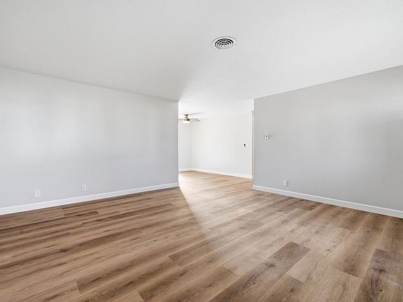 3rd image of 3122 W Maywood Ave