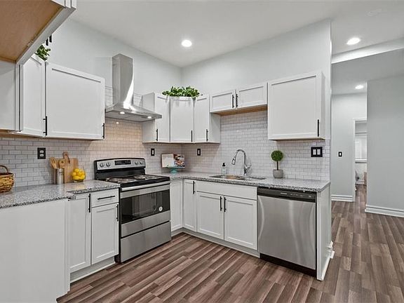 5th image of 3200 E 20th St