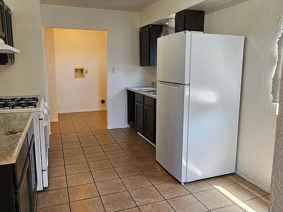 3rd image of 915 Utah Ave APT A