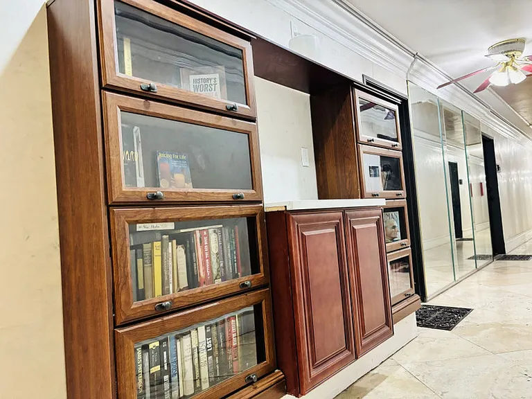20/20 Villa Apts — Photo 11