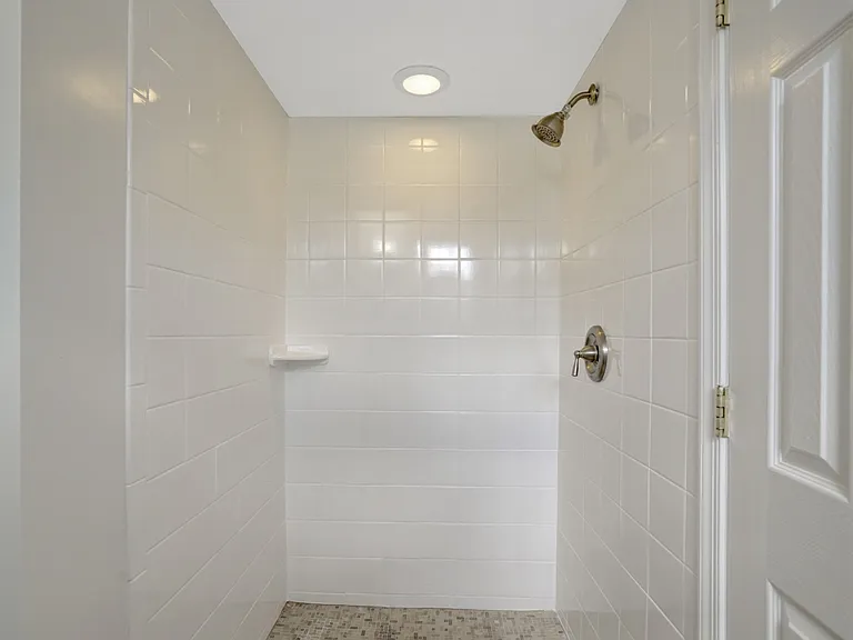 1012 Croton Dr — Photo 12
