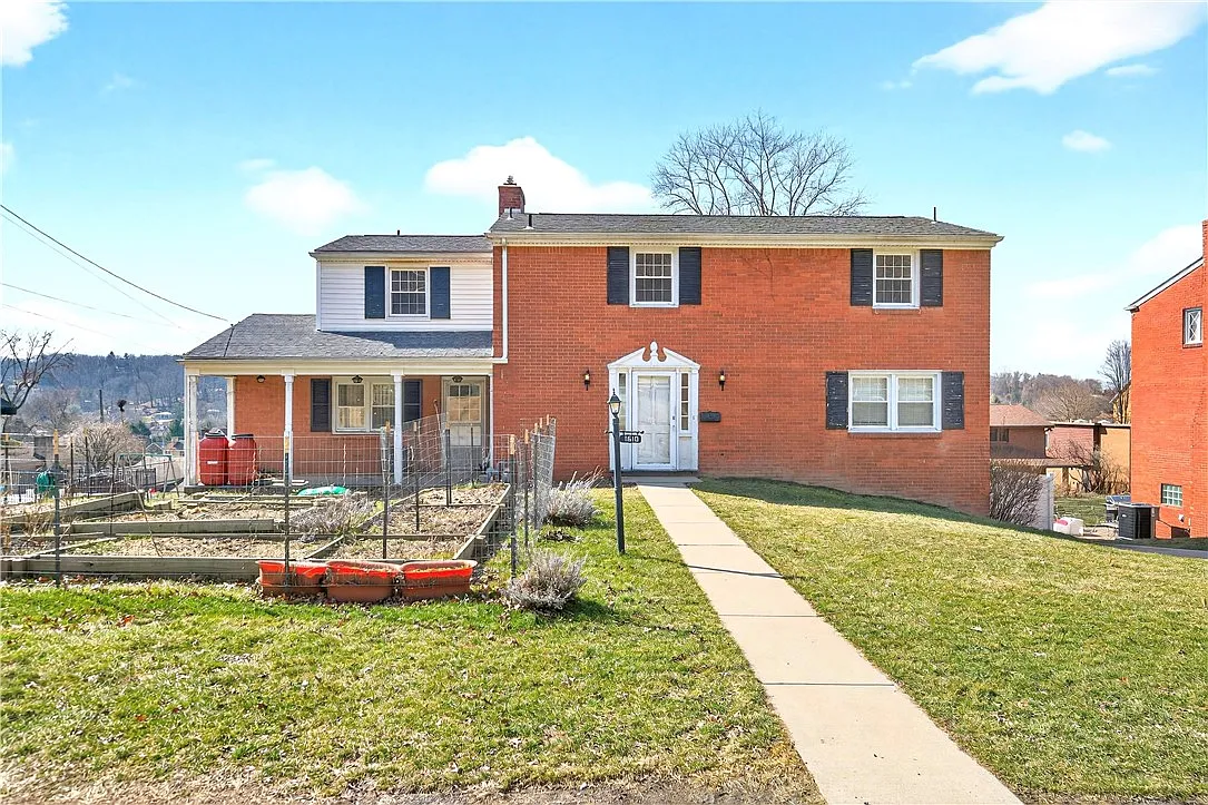 1610 Hill St photo 1