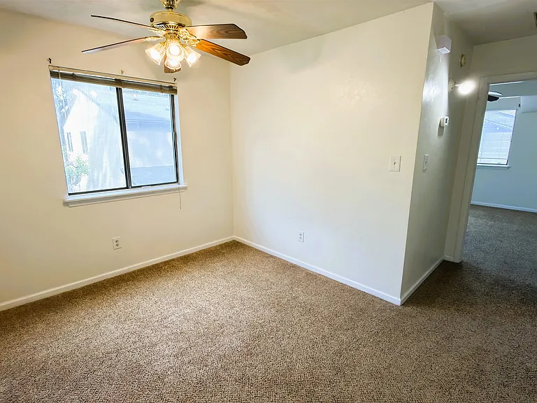 1315 Airport Dr #B02 — Photo 11