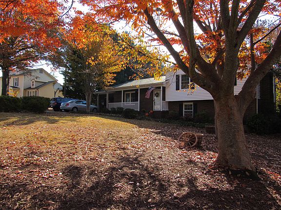 2nd image of 14 Saddlewood Ln