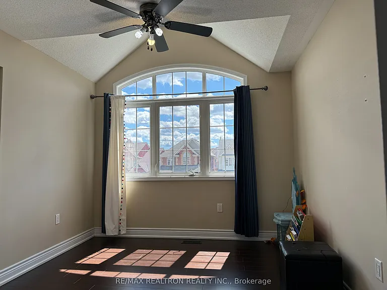 207 Dymott Ave — Photo 8