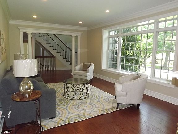 4th image of 274 Long Hill Dr