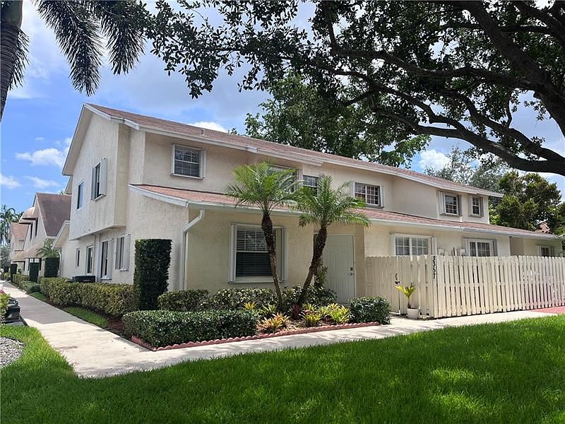 1st image of 3357 NW 101st Ave