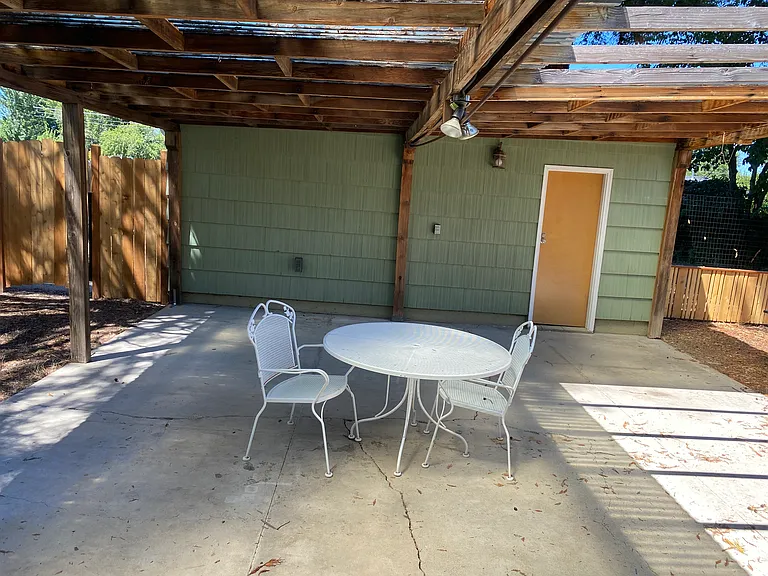 1042 Winchester Ave — Photo 28