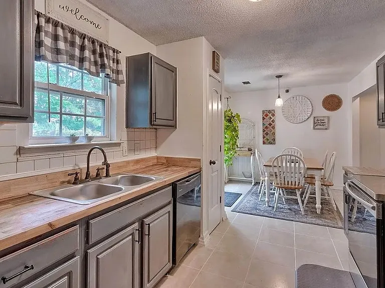 189 Hester Woods Dr — Photo 6