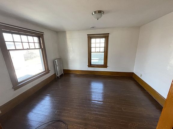 3rd image of 534 Eagle St #2