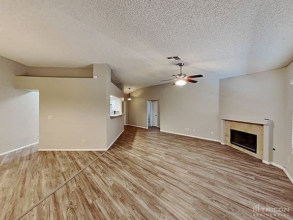 3rd image of 440 Wickenburg St