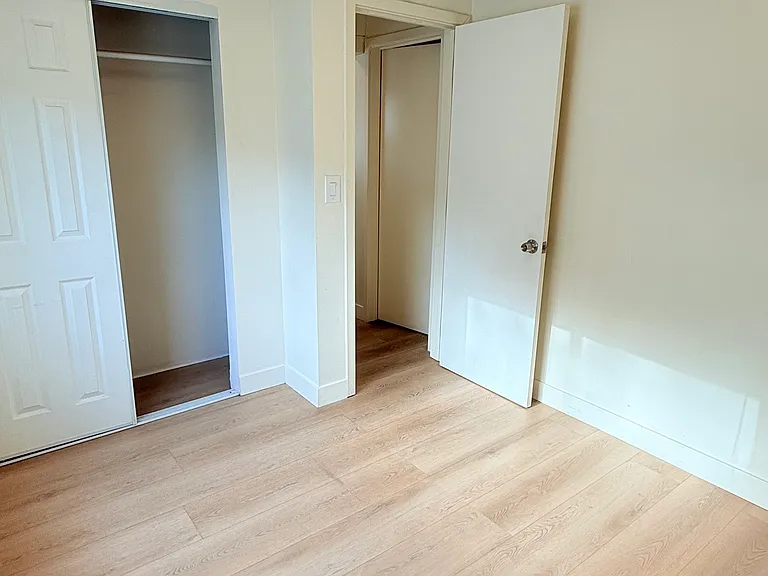 22157 Clarendon St #B — Photo 29