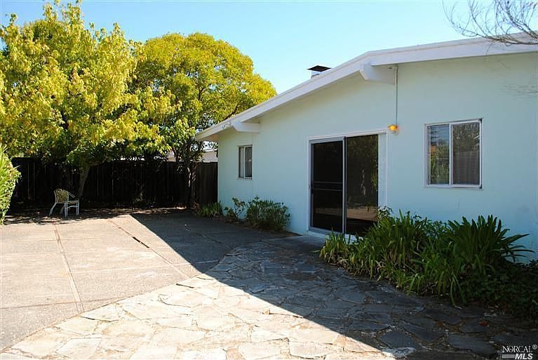 2nd image of 865 Estancia Way